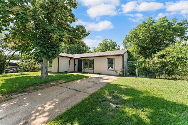 Building Photo - 3806 Castle Hills Dr