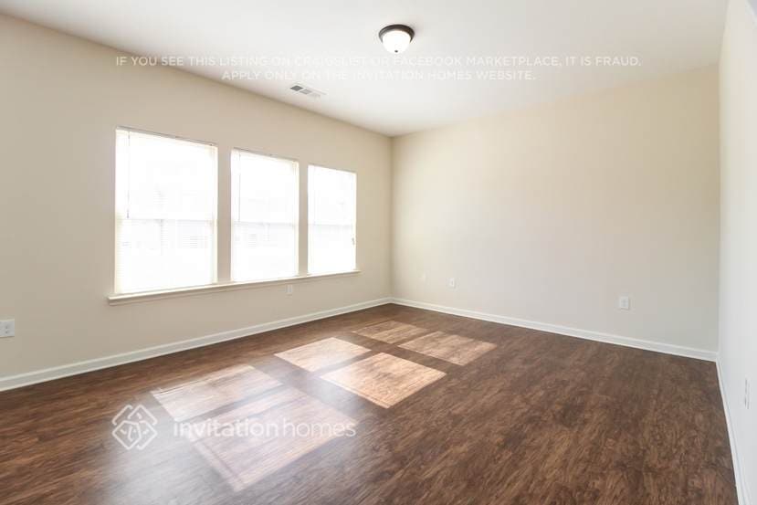 Building Photo - 3205 Franklin St