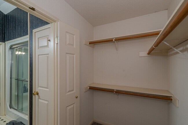 Building Photo - 1133 Green Meadow St