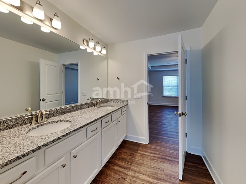 Building Photo - 3028 Esquire Dr