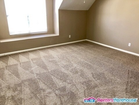 Building Photo - Gorgeous 4/3 London Townhomes community
