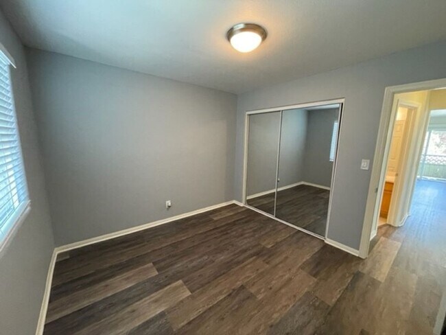 Building Photo - REDUCED! Clean-Compelety Remodeled Private...