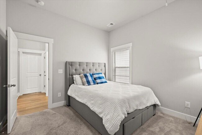 Building Photo - 2093 Firelight Wy