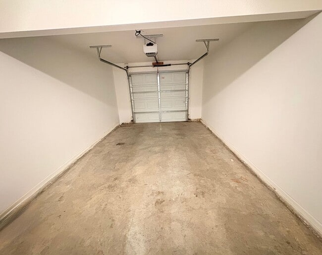 Building Photo - ***MOVE IN SPECIAL*** 3 Bedroom | 2.5 Bath...