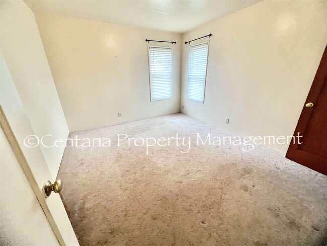 Building Photo - RARE FIND- Available 4 bedroom 1 1/2 bathr...