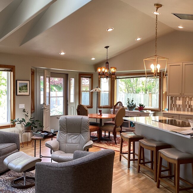 Building Photo - Charming Mukilteo Rambler in Fair Harbor