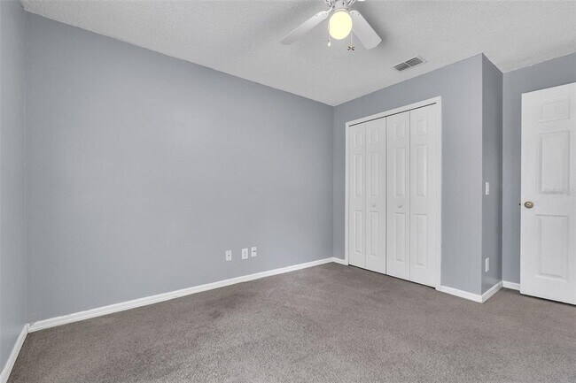 Building Photo - 4454 King Edward Dr