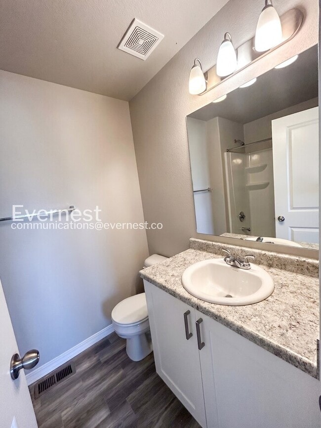 Building Photo - 3-Bed, 2.5-Bath Home/Voucher Accepted / Available Now!