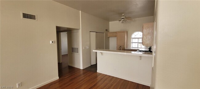 Building Photo - 3125 N Buffalo Dr