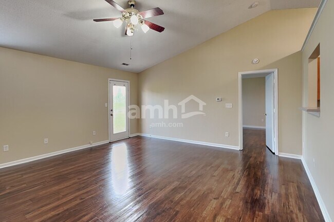 Building Photo - 2265 Lakecrest Dr