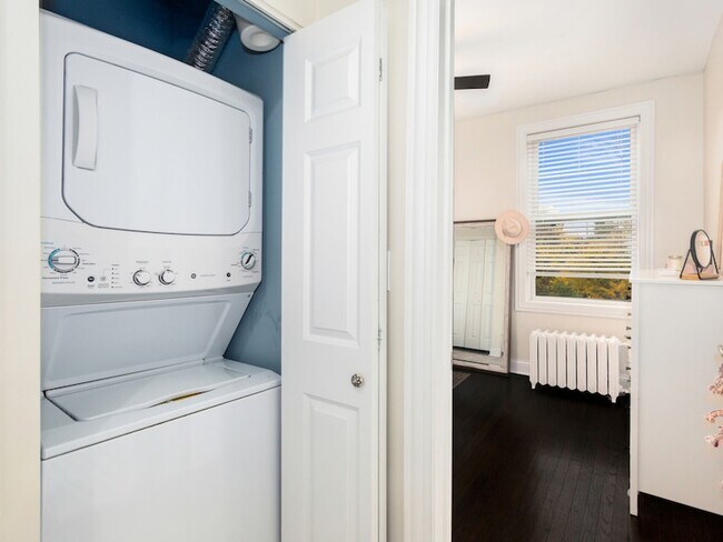 Building Photo - 1335 W Lunt Ave