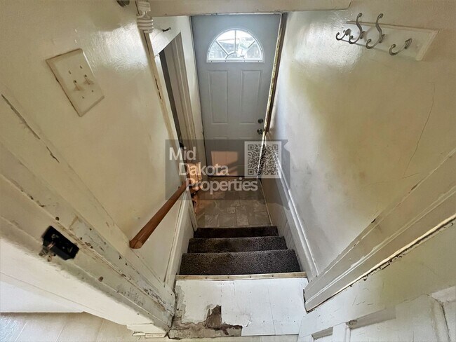 Building Photo - 1200 E 3rd-2 Bedroom house