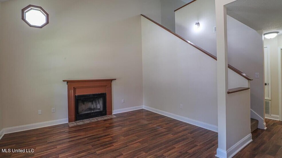 Building Photo - 1737 James Buchanan Dr