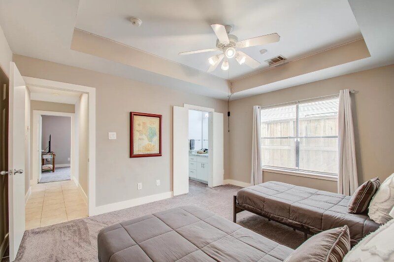 Building Photo - 9705 Riddlewood Ln