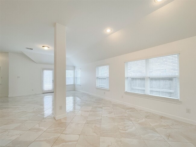 Building Photo - 18126 Golden Falls Ln