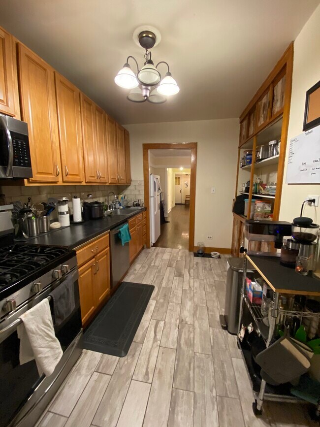 Building Photo - 6356 N Paulina St