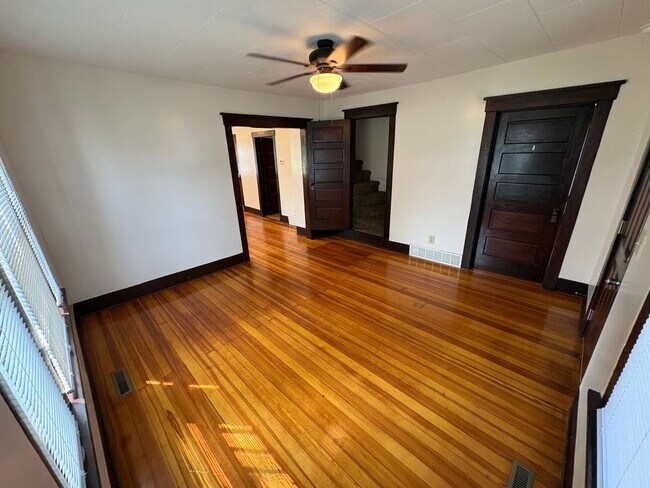 Building Photo - 2209 Hawthorne Ave