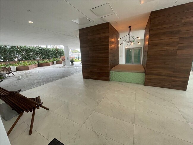 Building Photo - 350 S Miami Ave