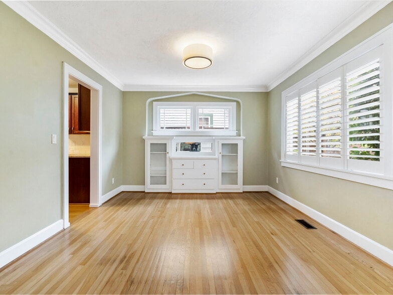Building Photo - 2605 NE 35th Ave