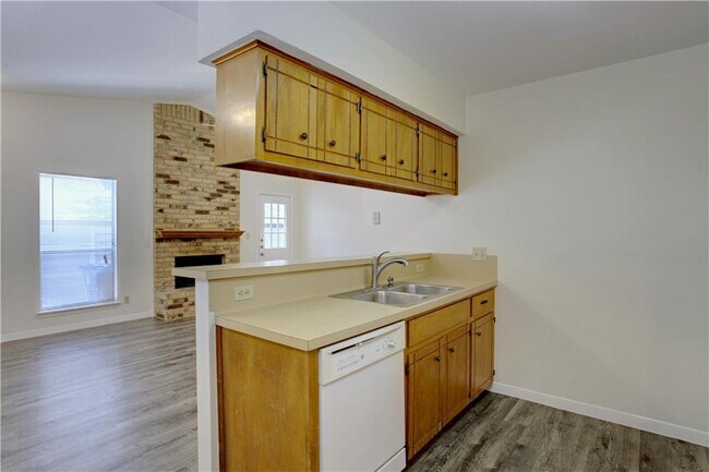 Building Photo - 1409 Waterloo Tr