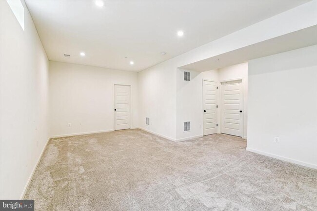 Building Photo - 657 Peace Chance Dr