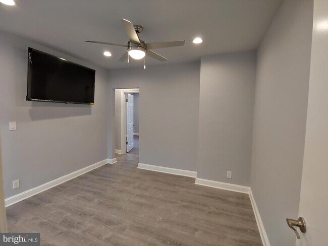 Building Photo - 401 Montgomery St