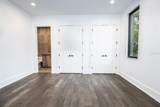 Building Photo - 3010 W Trilby Ave