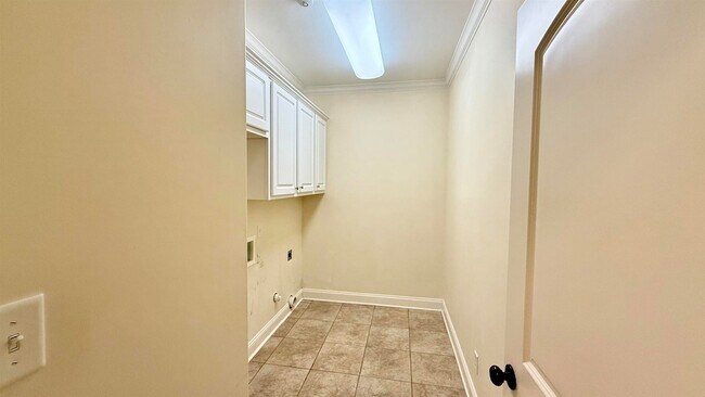 Building Photo - 9008 Arden Meadows Dr