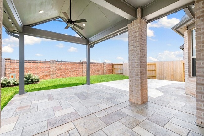 Building Photo - 997 Newport Crk Dr