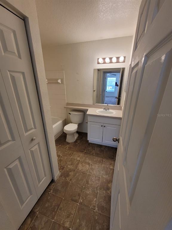 Building Photo - 5914 Willow Ridge Dr