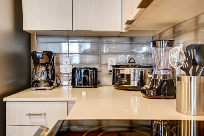 Building Photo - 5022 American Pkwy