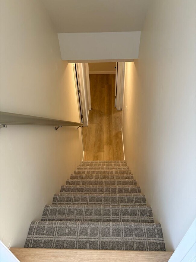 Building Photo - GORGEOUS SPACOUS HOMESTEAD!!!