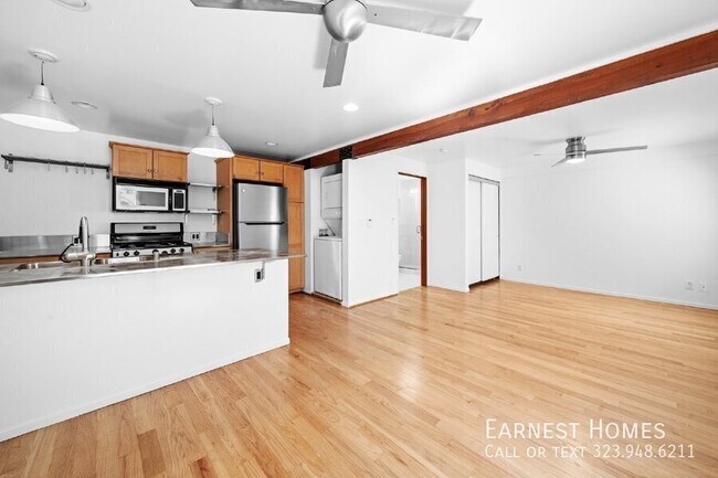 Building Photo - 38 20th Ave