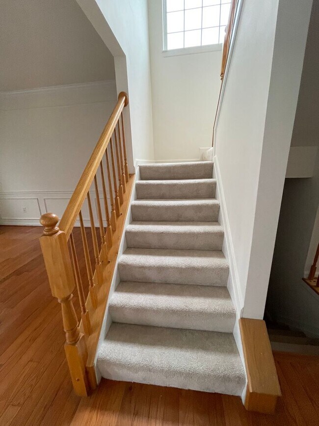 Building Photo - Spacious & Updated Home in the Heart of Hyattsville