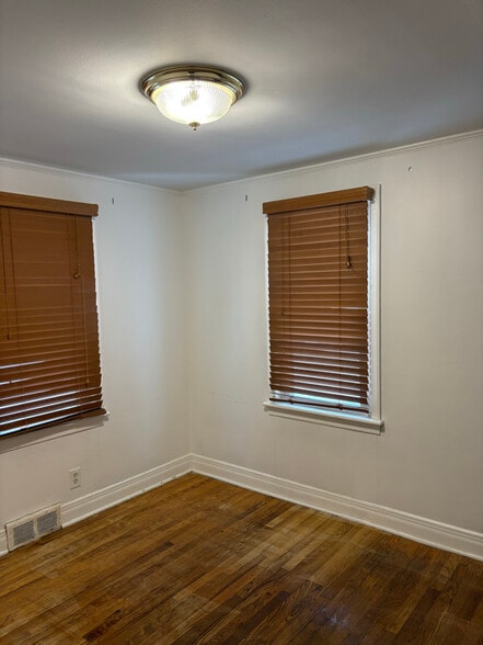 Building Photo - 23 Victor St