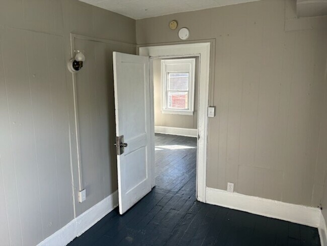 Building Photo - 104 Steuben St