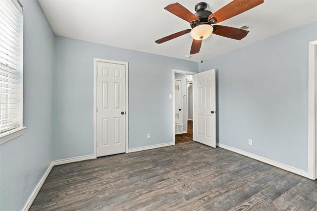 Building Photo - 208 N Hickory