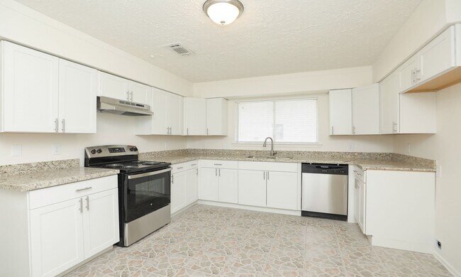 Building Photo - 17902 Autumn Trails Ln