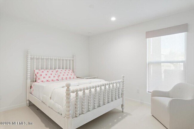 Building Photo - 114 12th Ave S