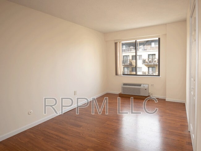 Building Photo - 307 Prospect Ave
