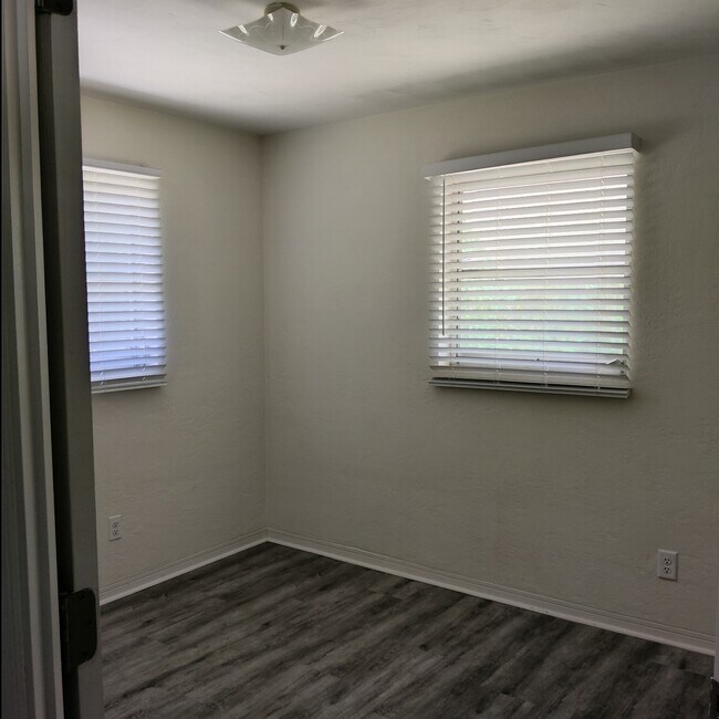 Building Photo - 112 Frances Dr