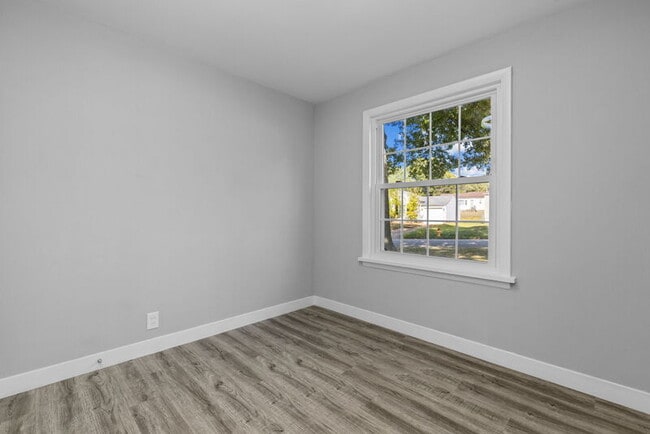 Building Photo - 1122 Roxton Dr