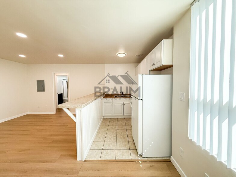 Building Photo - 5611 Fulcher Ave