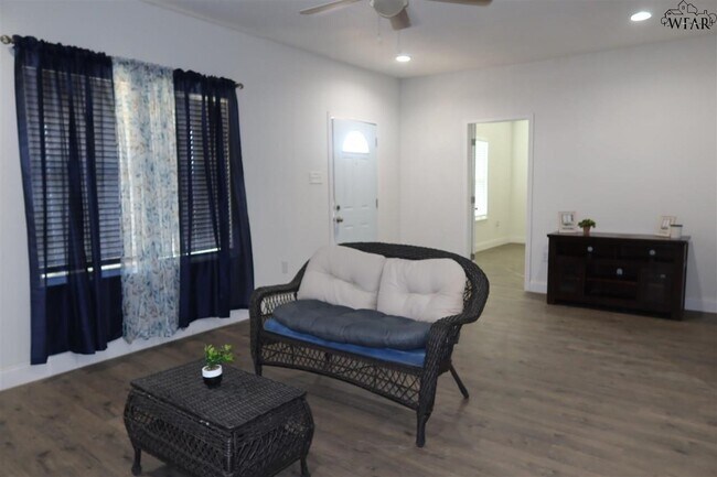 Building Photo - 707 N Foley St