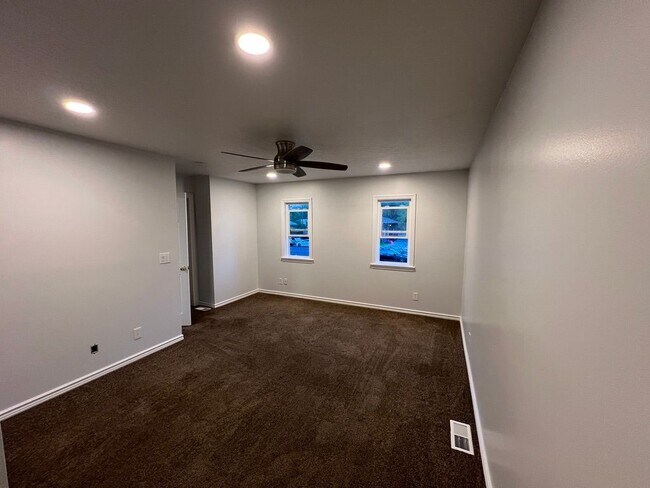 Building Photo - 174 S 600 E