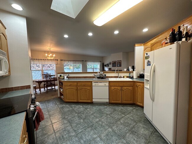 Kitchen - 401 S 82nd Ave