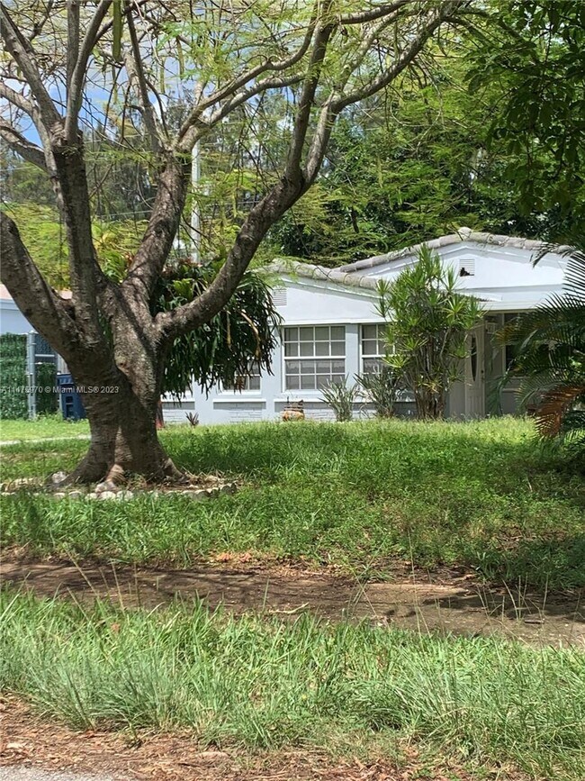 Building Photo - 1335 NE 182nd St