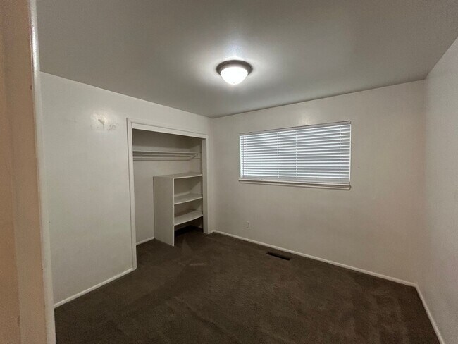Building Photo - 3 Bed/1.5 Bath in a Cul-de-sac by Universi...