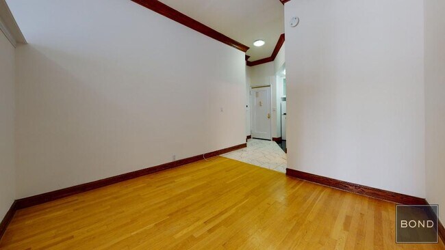 Primary Photo - 148 W 68th St