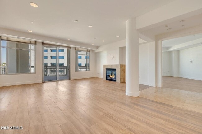 Building Photo - 2211 E Camelback Rd